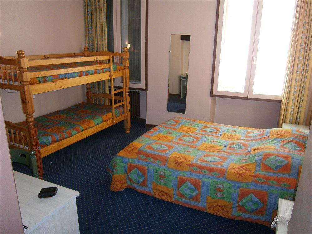 ואלנס Logis Hotel Saint Jacques מראה חיצוני תמונה