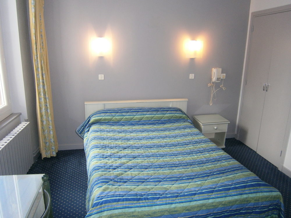 ואלנס Logis Hotel Saint Jacques מראה חיצוני תמונה