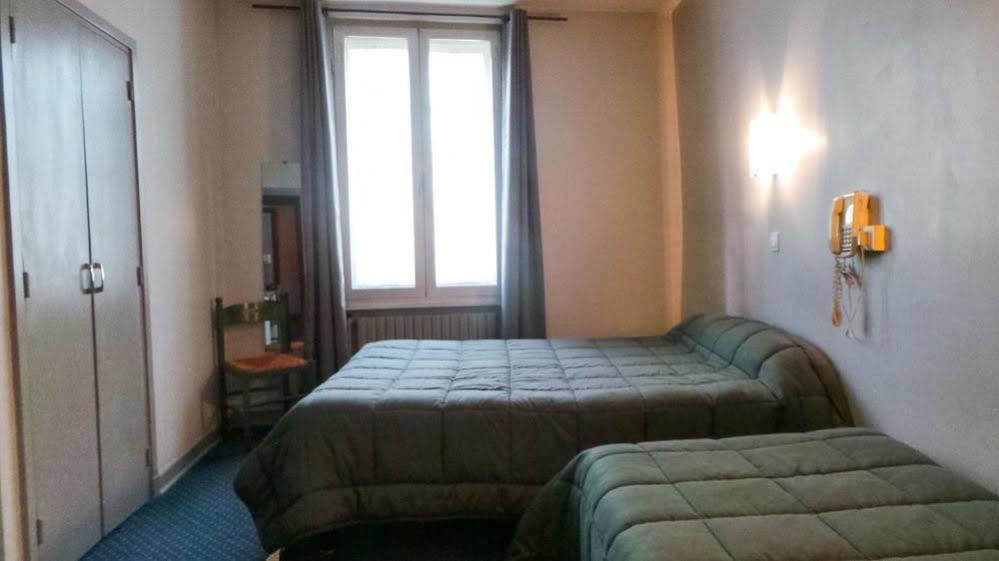 ואלנס Logis Hotel Saint Jacques מראה חיצוני תמונה