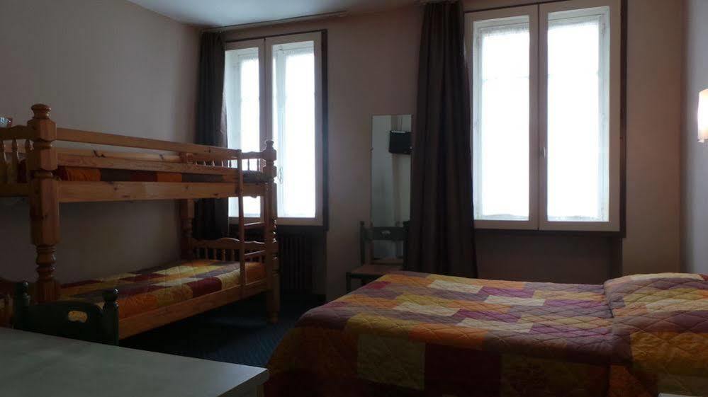 ואלנס Logis Hotel Saint Jacques מראה חיצוני תמונה