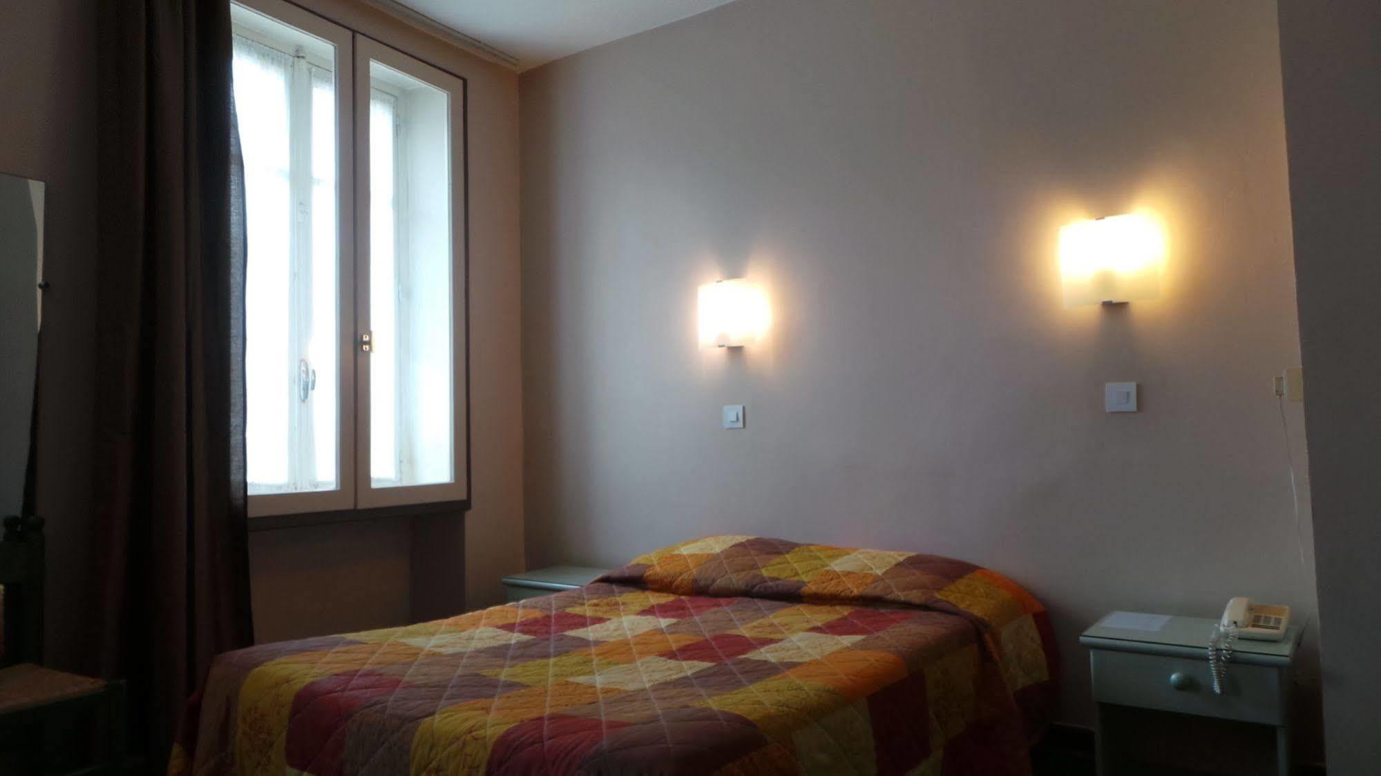 ואלנס Logis Hotel Saint Jacques מראה חיצוני תמונה