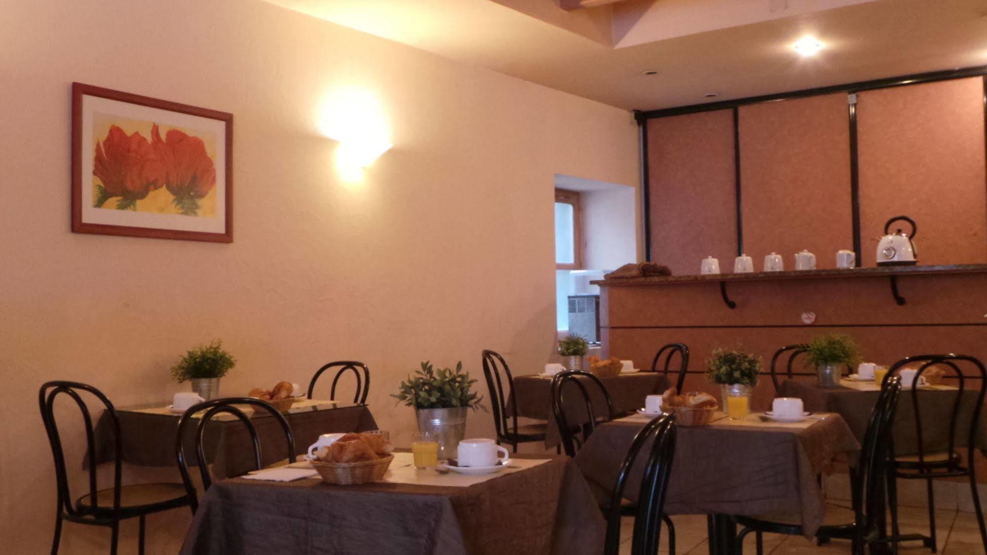 ואלנס Logis Hotel Saint Jacques מראה חיצוני תמונה