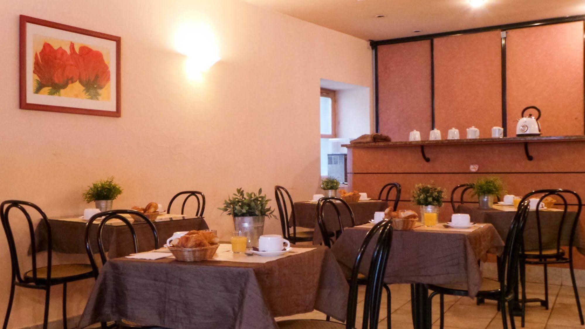 ואלנס Logis Hotel Saint Jacques מראה חיצוני תמונה