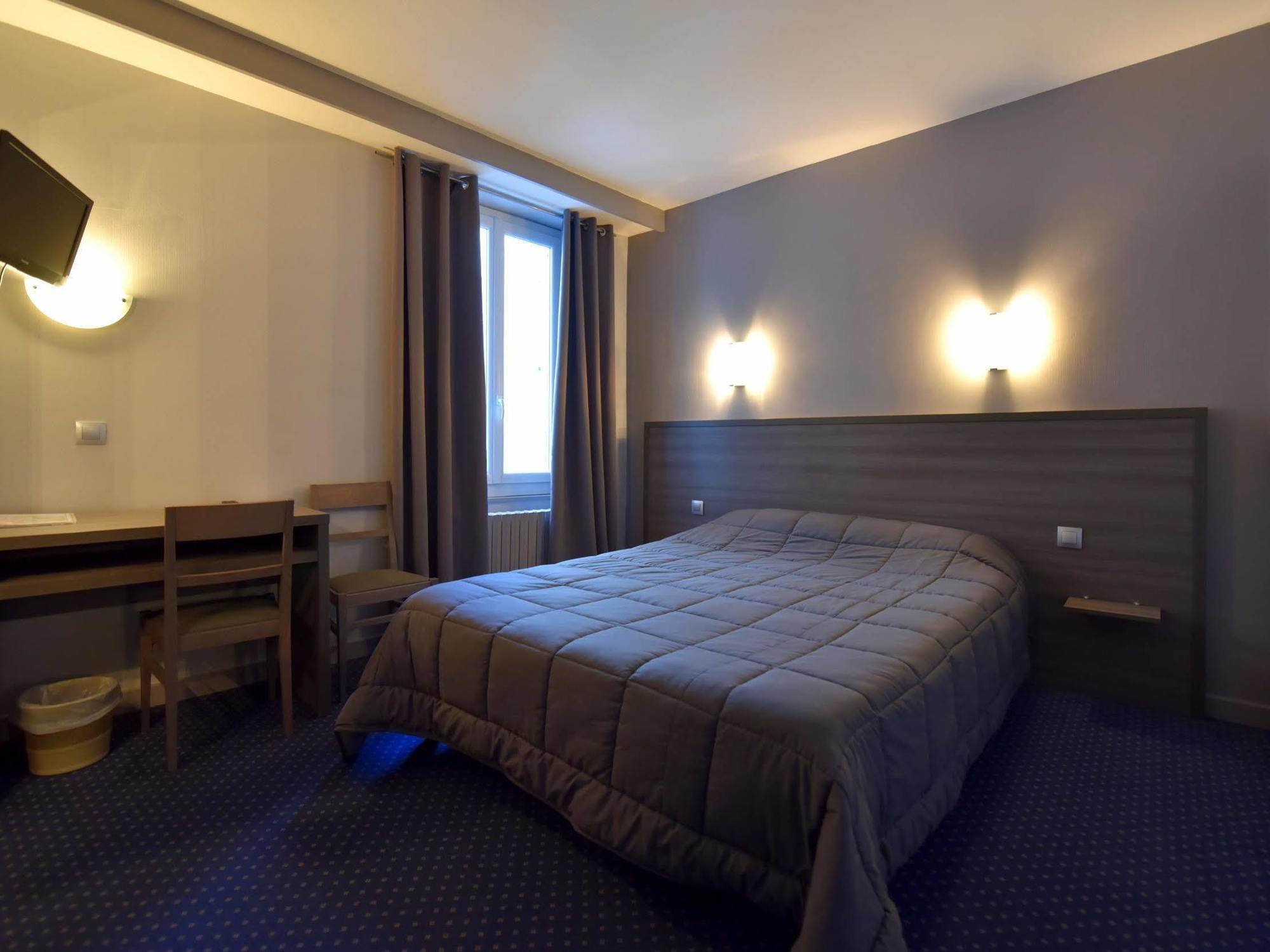 ואלנס Logis Hotel Saint Jacques מראה חיצוני תמונה