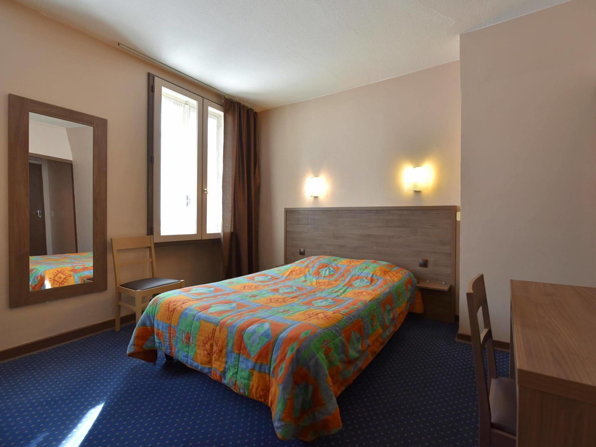 ואלנס Logis Hotel Saint Jacques מראה חיצוני תמונה
