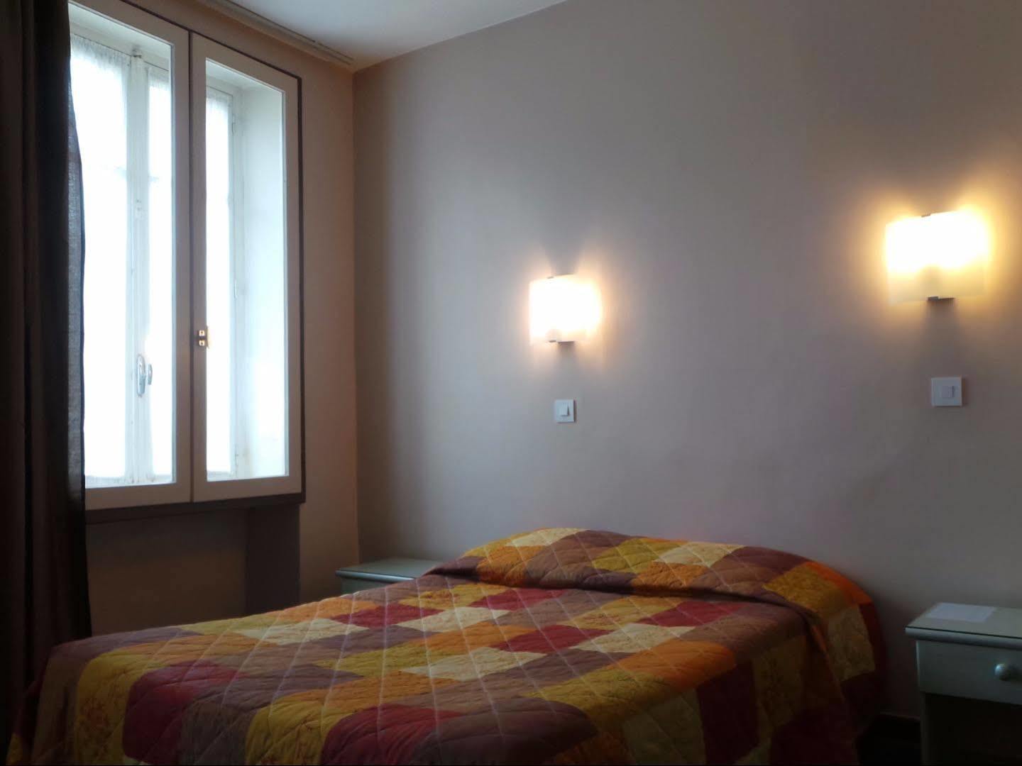 ואלנס Logis Hotel Saint Jacques מראה חיצוני תמונה