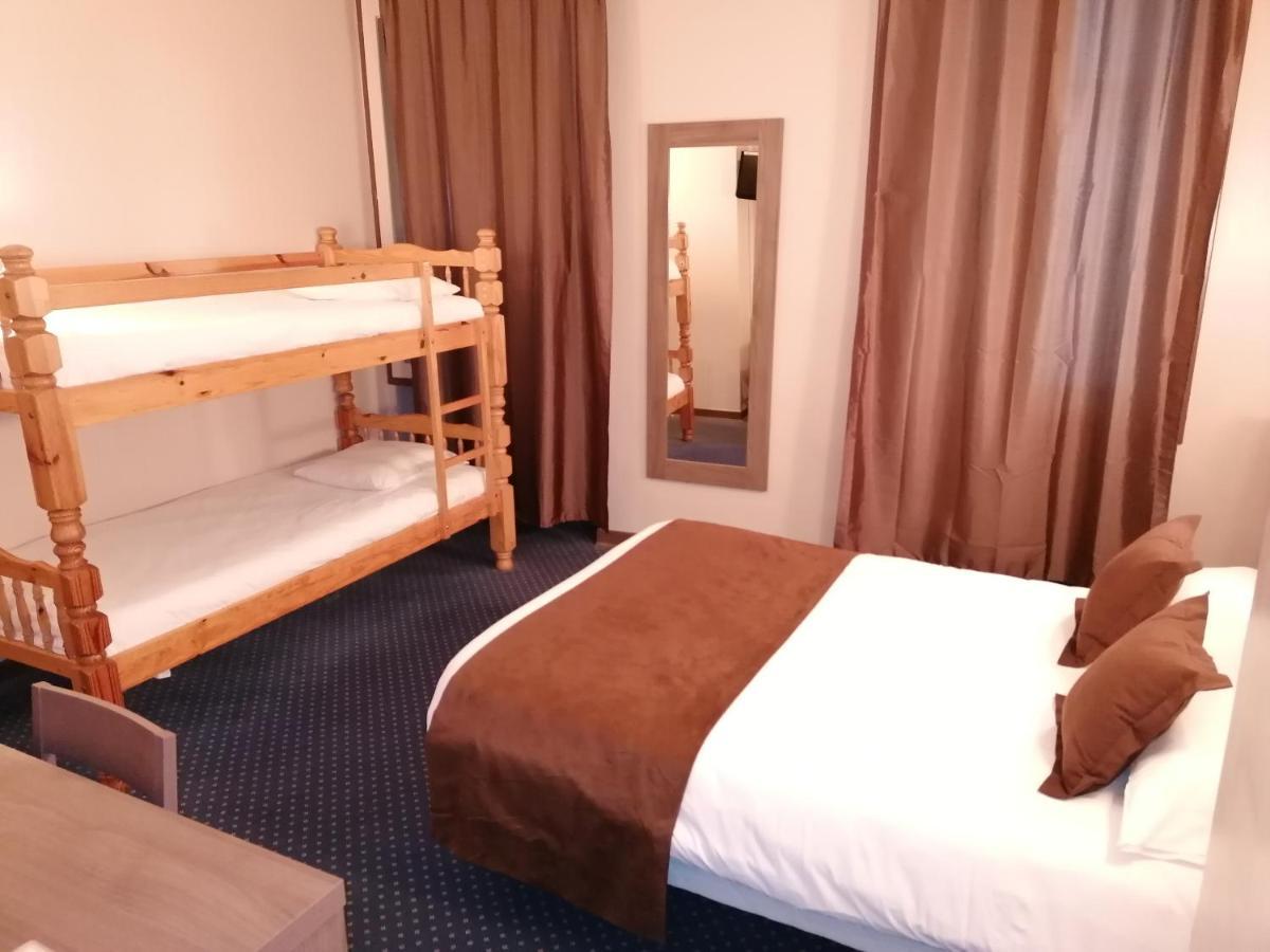 ואלנס Logis Hotel Saint Jacques מראה חיצוני תמונה