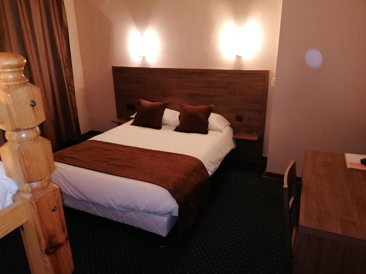 ואלנס Logis Hotel Saint Jacques מראה חיצוני תמונה