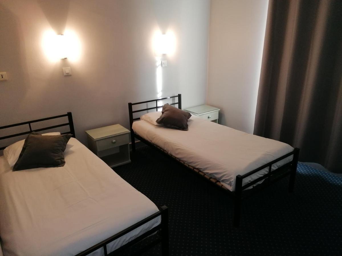 ואלנס Logis Hotel Saint Jacques מראה חיצוני תמונה